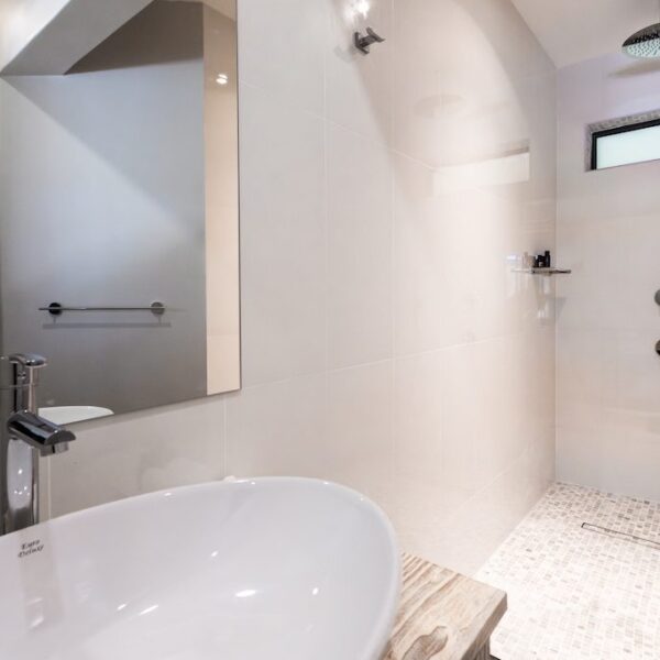 room-8-bathroom-1024x683