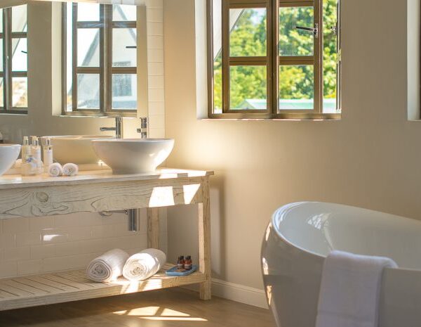 seaview-deluxe-bathroom-and-2br-and-3br-925x465